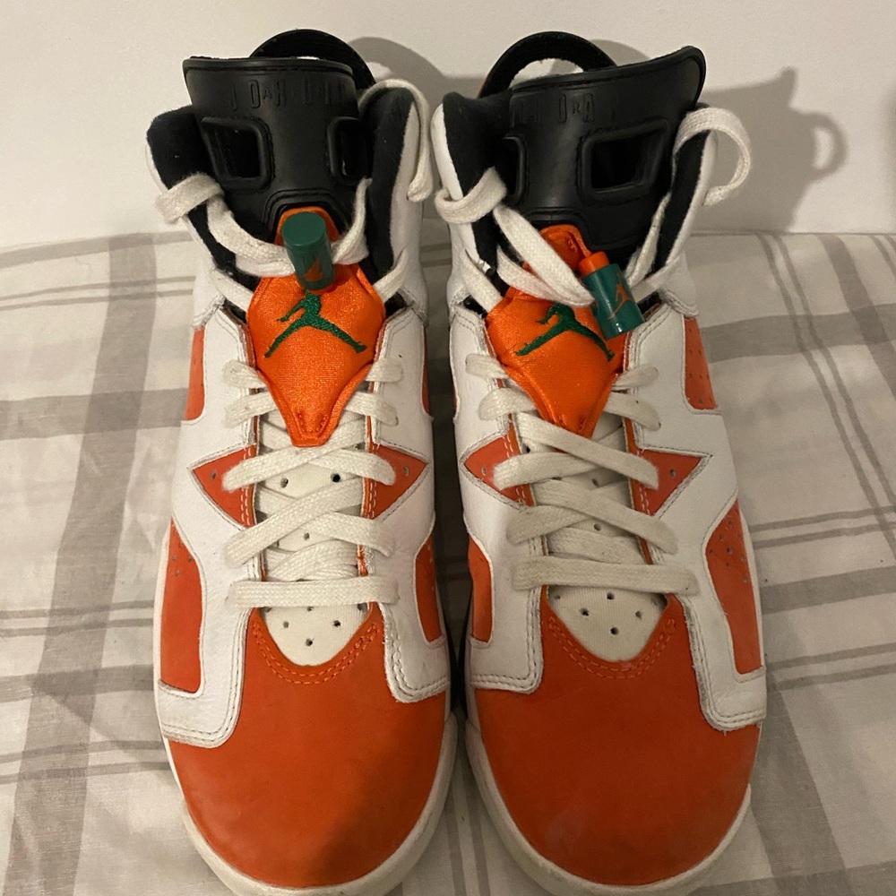 Decent condition cleanable with shoe cleaner